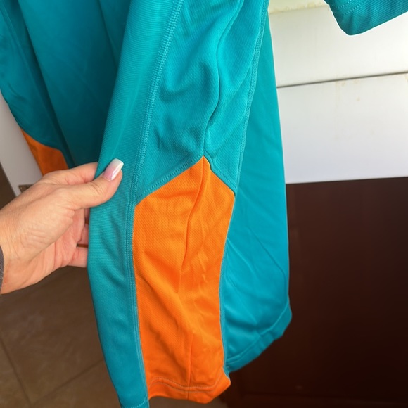 Men’s XL Miami Dolphins cool base short sleeve shirt. - Picture 4 of 8